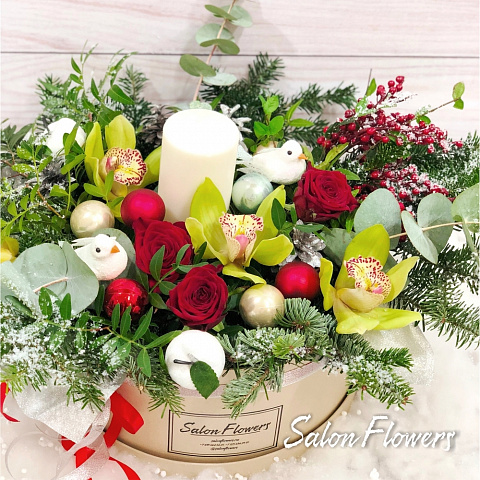 Зимняя композиция "Мега Бокс №2" в шляпной коробке из роз, орхидей и нобилиса с декором