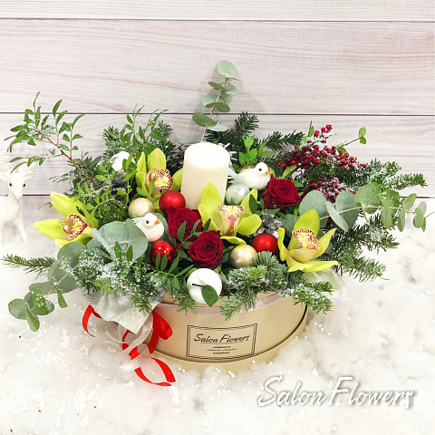 Зимняя композиция "Мега Бокс №2" в шляпной коробке из роз, орхидей и нобилиса с декором
