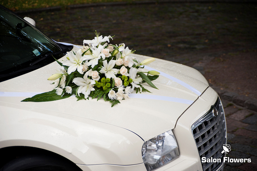 Свадебные украшения на машину (наборы), кольца на крышу, ленты, цветы на капот, зеркала, ручки.