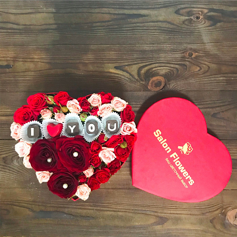 Коробка-сердце "I love you" с розами и конфетами