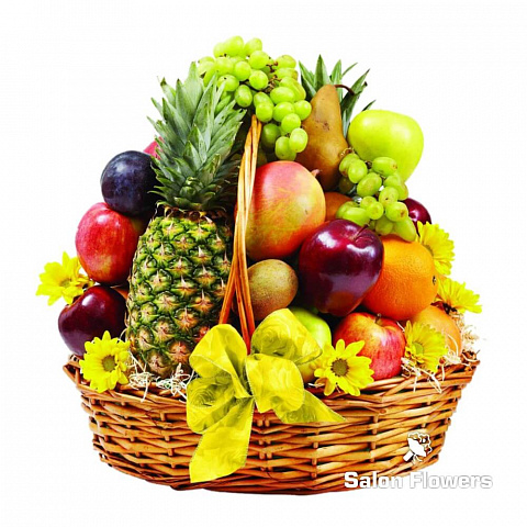 Большая корзина с фруктами